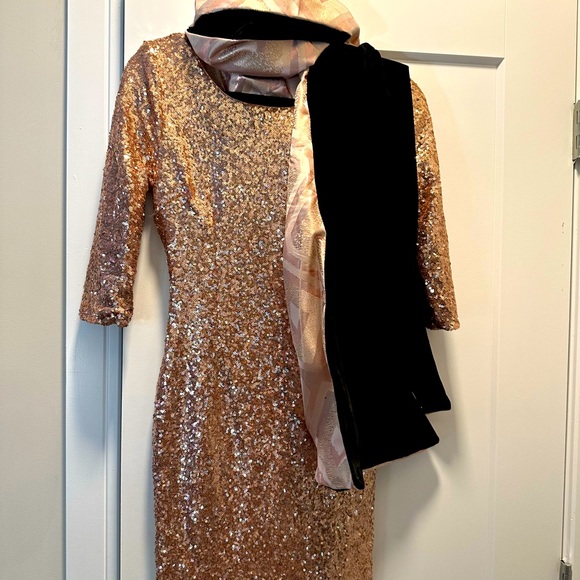 Rose Gold Sequin Mini Dress with Matching Velvet & Lamé Wrap S - Picture 2 of 6